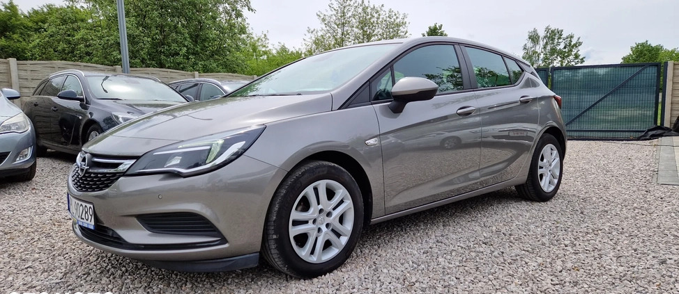 Opel Astra cena 39900 przebieg: 173000, rok produkcji 2016 z Tuszyn małe 742